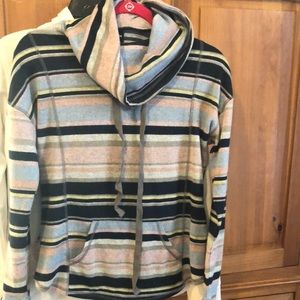 Light weight dress barn top. Sweater fabric.